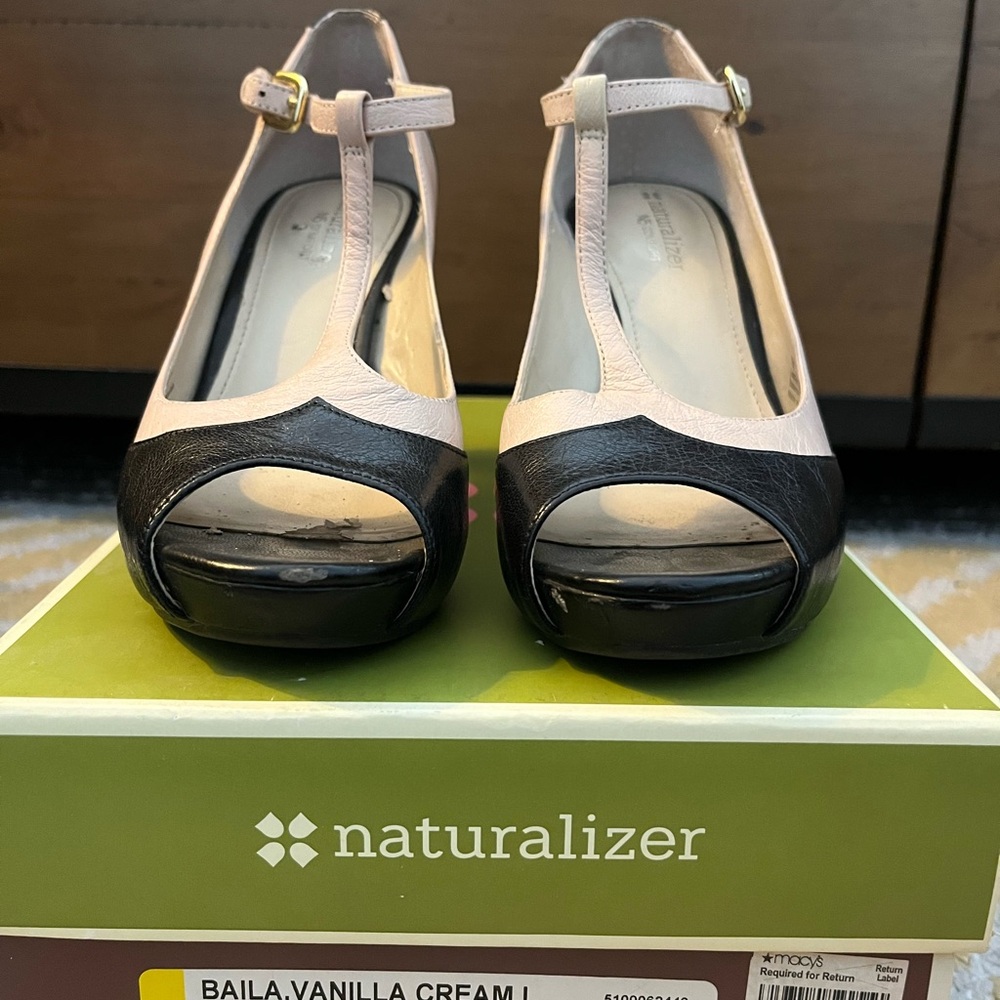 Naturalizer Women's Black and Cream Heels